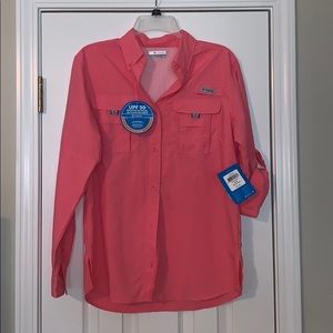 New with tags Women’s button up pfg shirt.